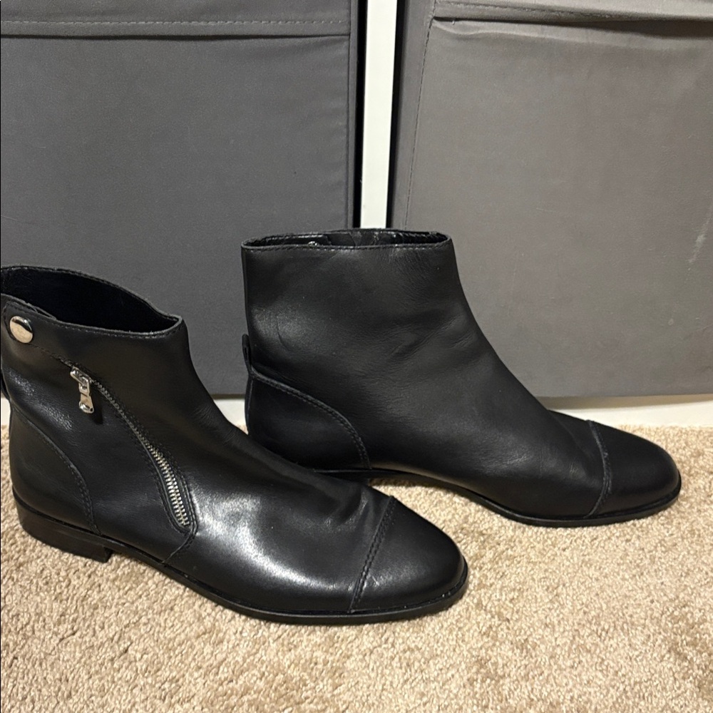 Ann Taylor ankle boot